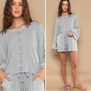 POL Boho Embroidered Floral Slouchy Oversized Knit Long Sleeve Top Grey Medium